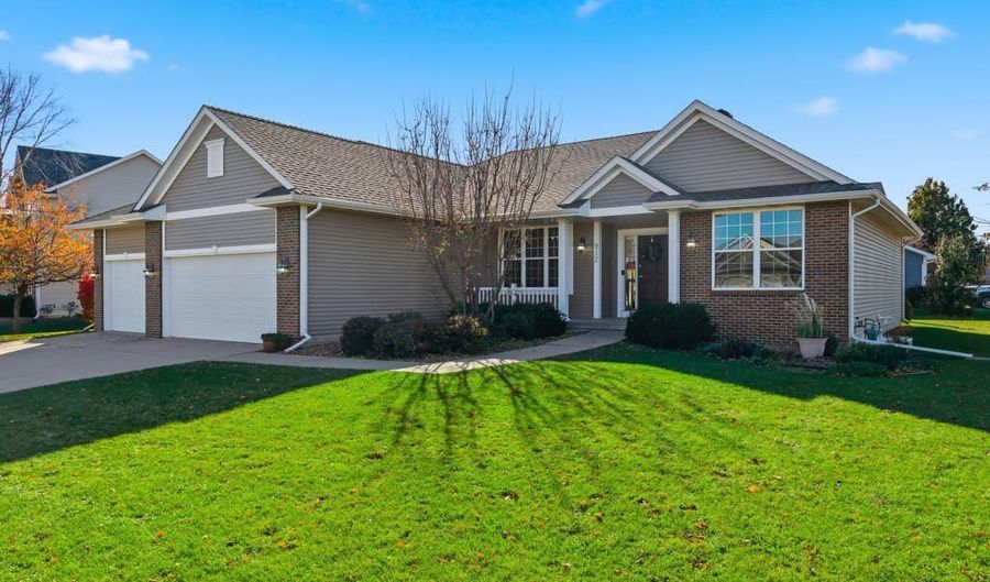 912 10th Avenue Pl, Altoona, IA 50009 - 4 Beds, 3 Bath