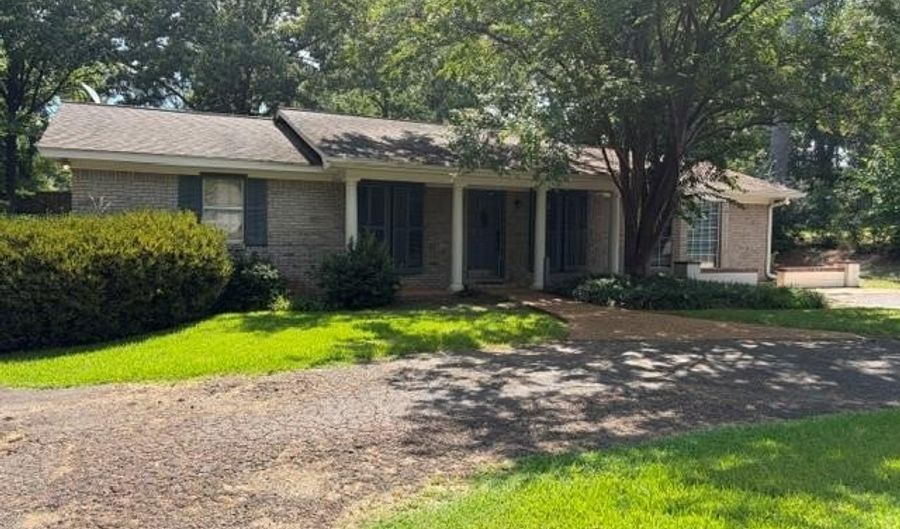206 Pine Lane Dr, Batesville, MS 38606 - 3 Beds, 2 Bath