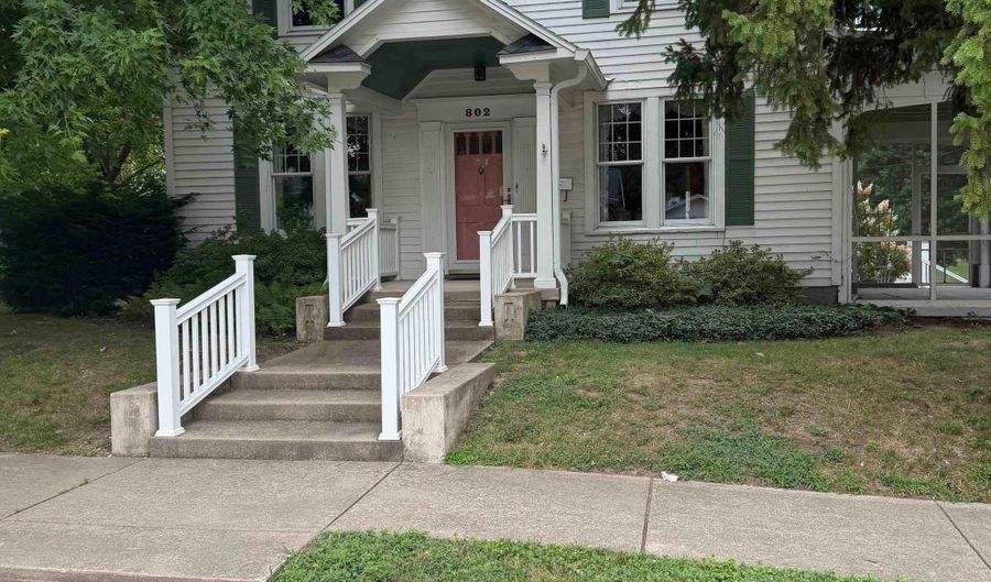802 E Jackson St, Attica, IN 47918 - 4 Beds, 2 Bath