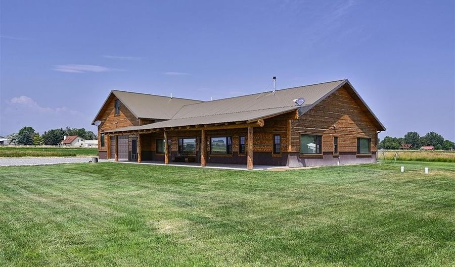 11 Happy Trails Rd, Cody, WY 82414 - 5 Beds, 2 Bath