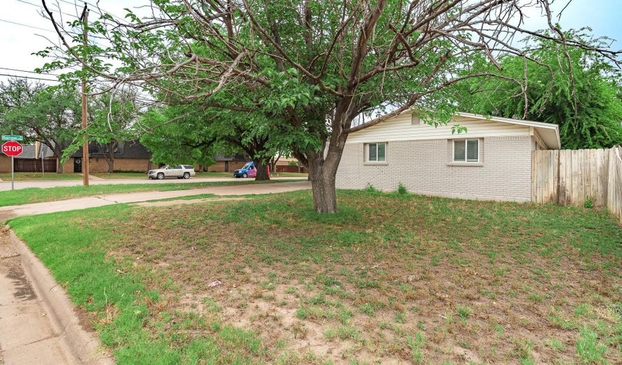 3042 S 28th St, Abilene, TX 79605 - 3 Beds, 2 Bath