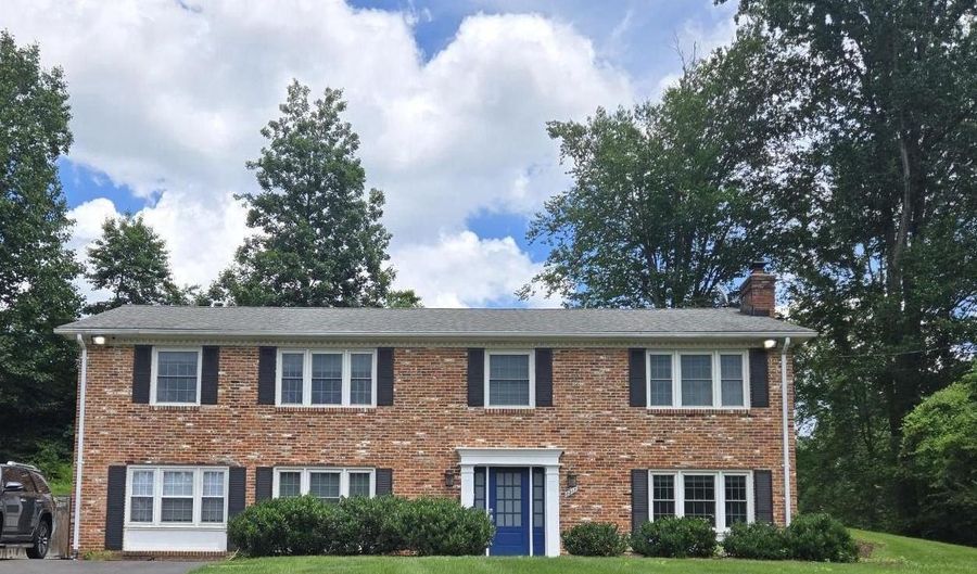 8217 CINDY Ln, Bethesda, MD 20817 - 5 Beds, 4 Bath