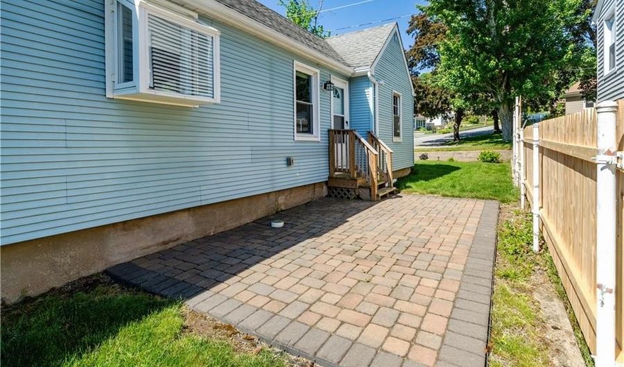 11 Bellevue Dr, Cranston, RI 02920 - 4 Beds, 1 Bath