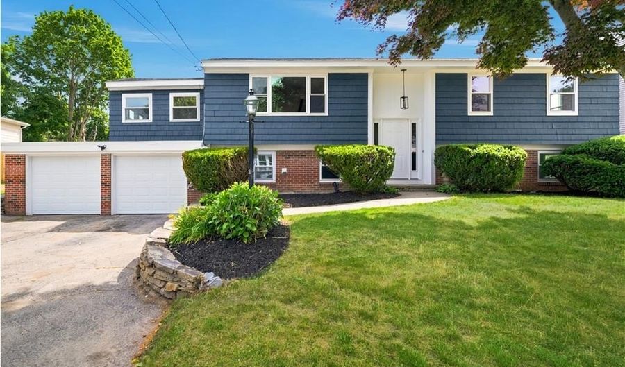 25 Stoneham St, Cranston, RI 02920 - 4 Beds, 2 Bath