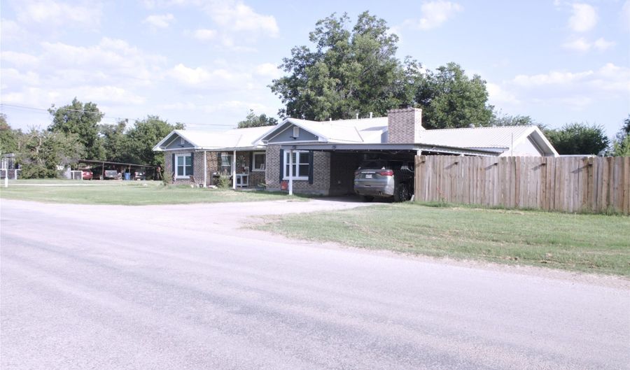 941 Central St, Albany, TX 76430 - 3 Beds, 2 Bath