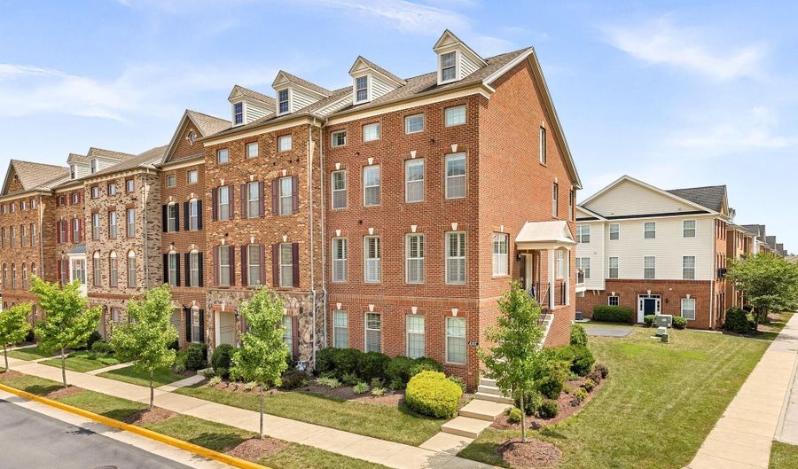 43117 SHORE Sq, Ashburn, VA 20148 - 4 Beds, 4 Bath