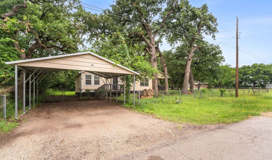 902 Travis Ave, Alvarado, TX 76009 - 3 Beds, 2 Bath