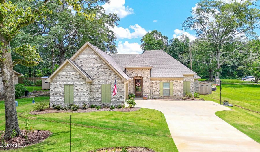 102 Eastwood Dr, Brandon, MS 39042 - 4 Beds, 3 Bath