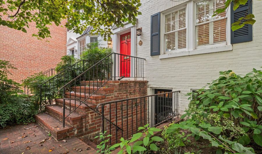 3301 NW DENT Pl NW, Washington, DC 20007 - 2 Beds, 2 Bath