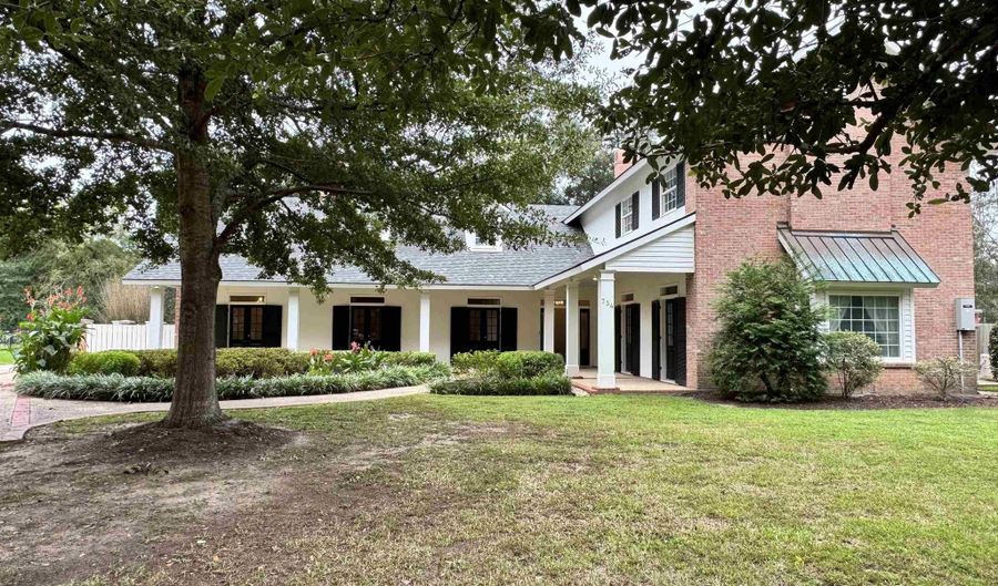 734 Woodview Ct, Baton Rouge, LA 70810 - 6 Beds, 6 Bath