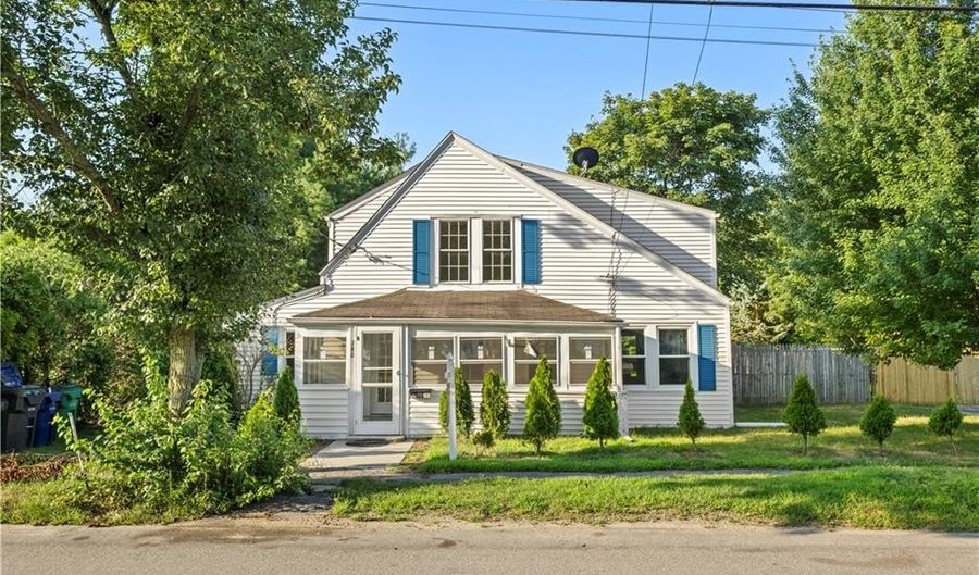 280 Long St, Warwick, RI 02886 - 3 Beds, 2 Bath