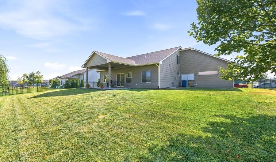 2319 S Vintage Dr, Andover, KS 67002 - 6 Beds, 4 Bath
