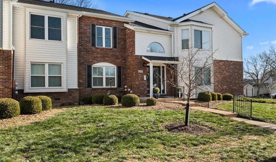 760 Woodside Trails Dr 203, Ballwin, MO 63021 - 2 Beds, 2 Bath