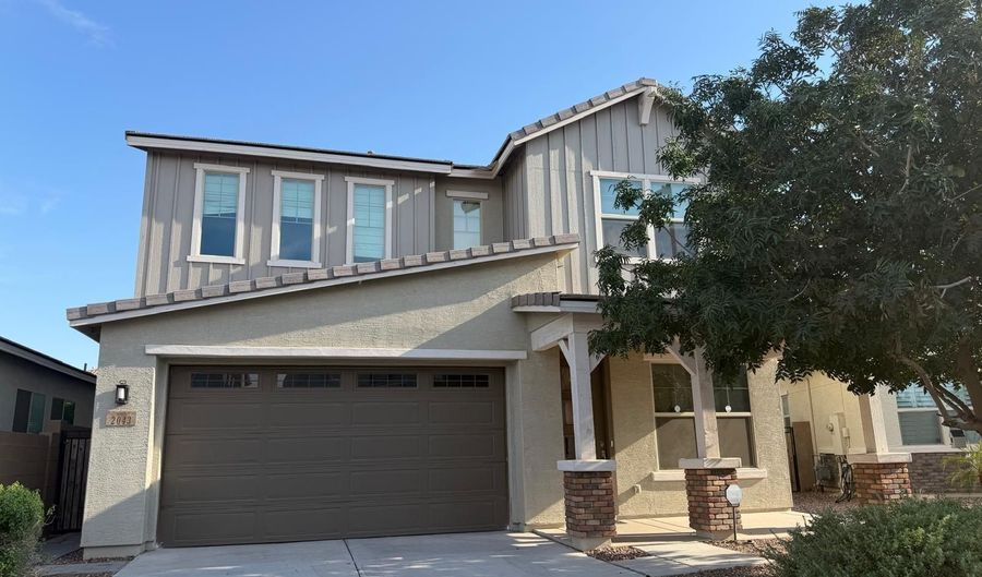 2043 E LANTANA Dr, Chandler, AZ 85286 - 5 Beds, 4 Bath