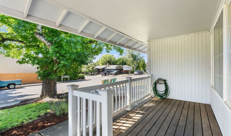 2530 SW LENORE Dr, Beaverton, OR 97003 - 3 Beds, 2 Bath