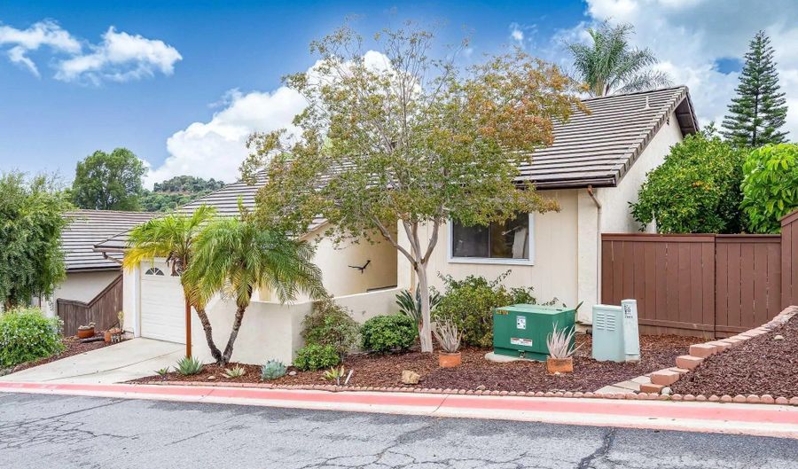 1952 Buckskin Gln, Escondido, CA 92027 - 3 Beds, 3 Bath