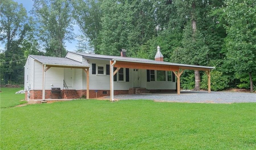 646 Hawthorne Dr, Asheboro, NC 27205 - 3 Beds, 1 Bath