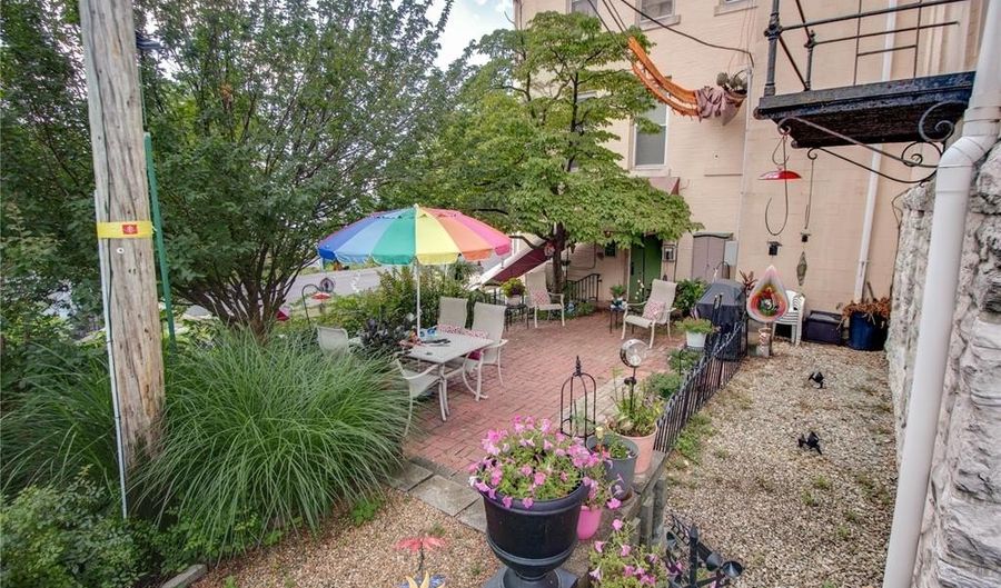 417 Prospect St A, Alton, IL 62002 - 3 Beds, 2 Bath