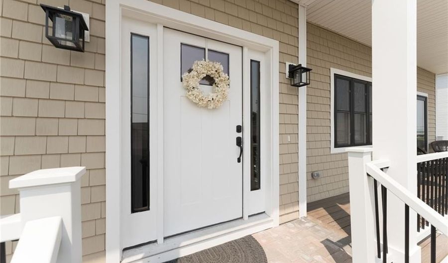 41 Burnett Rd, Warwick, RI 02889 - 3 Beds, 3 Bath