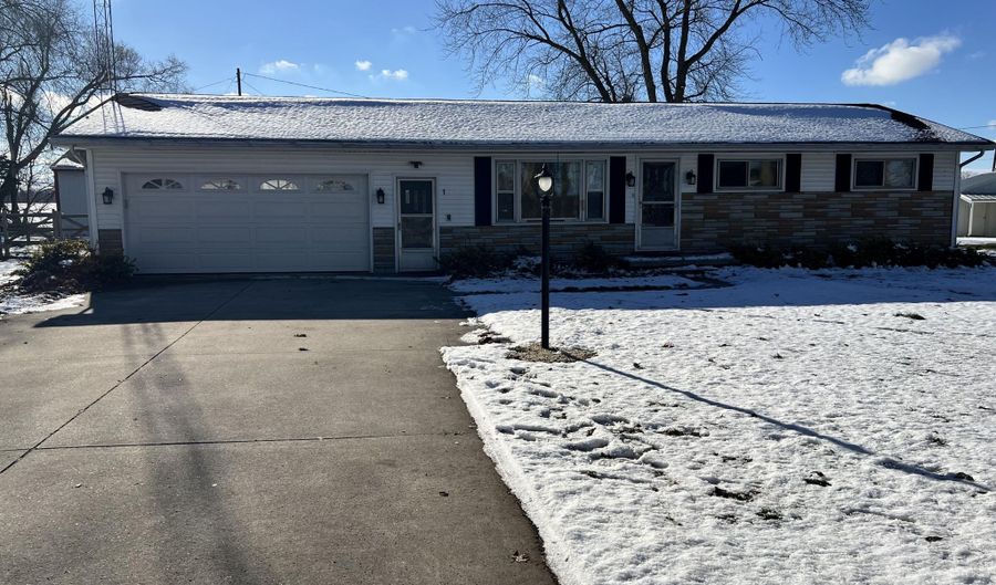 1755 E Carleton Rd, Adrian, MI 49221 - 3 Beds, 1 Bath