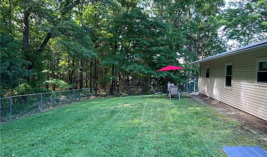 296 Signal Rock Rd, North Kingstown, RI 02852 - 3 Beds, 1 Bath