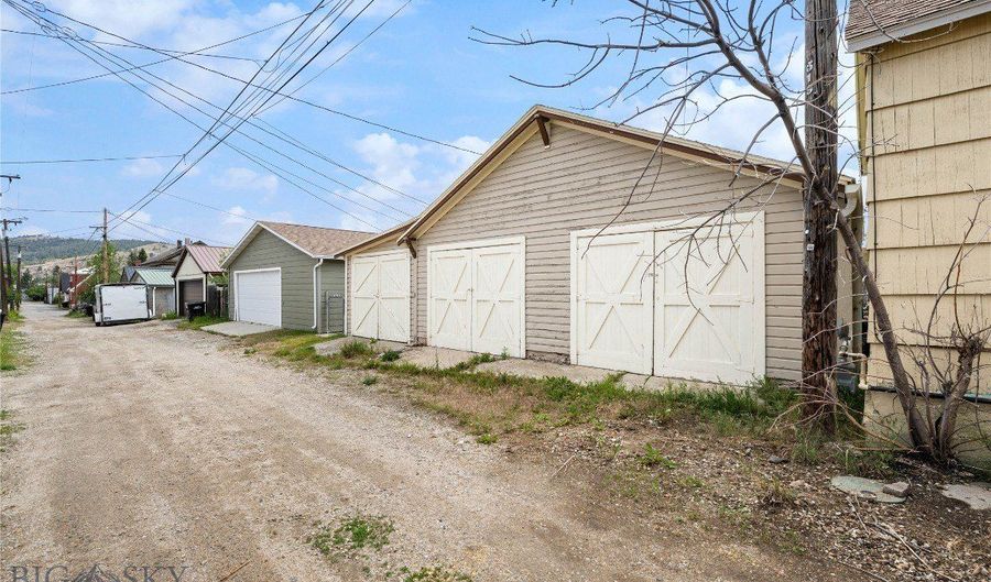 514 Locust St, Anaconda, MT 59711 - 4 Beds, 1 Bath