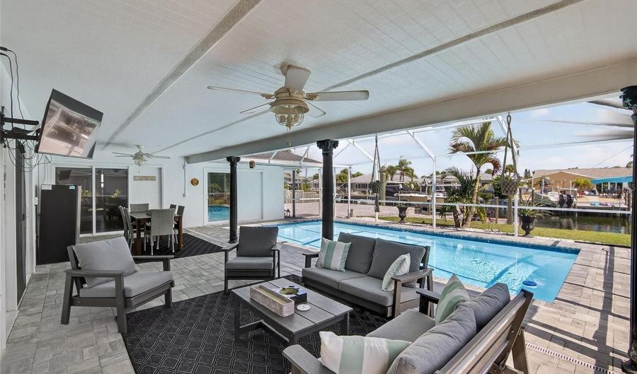 6337 COCOA Ln, Apollo Beach, FL 33572 - 4 Beds, 2 Bath