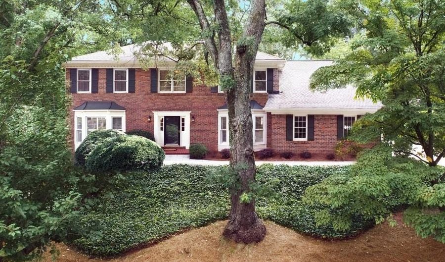 5165 Wellshire Pl, Atlanta, GA 30338 - 5 Beds, 3 Bath