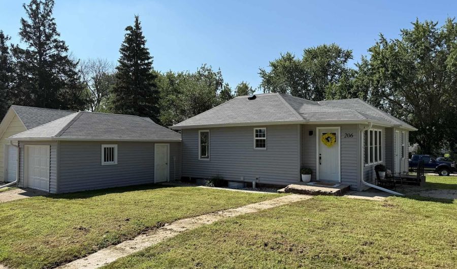 206 8th St, Alton, IA 51003 - 2 Beds, 1 Bath