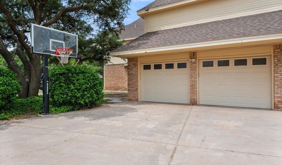 912 Velray Ave, Abernathy, TX 79311 - 4 Beds, 4 Bath