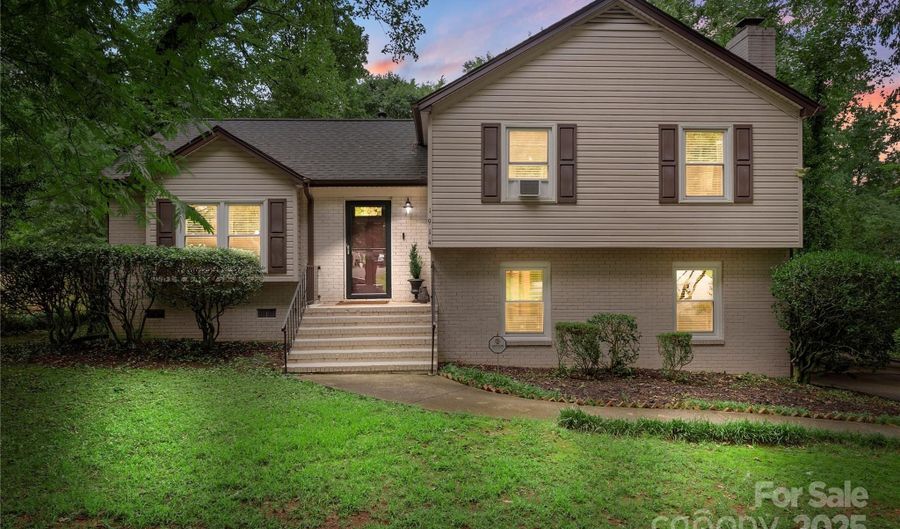 1914 Bonnie Ln, Charlotte, NC 28213 - 4 Beds, 3 Bath