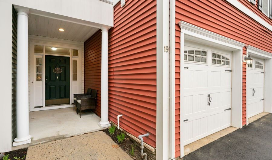 19 Mill Rd 19, Danbury, CT 06810 - 3 Beds, 3 Bath