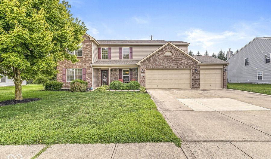 6332 Surrey Ct, Anderson, IN 46013 - 3 Beds, 3 Bath