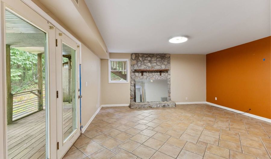 1040 Rustic Hills Dr, Ashland City, TN 37015 - 3 Beds, 4 Bath