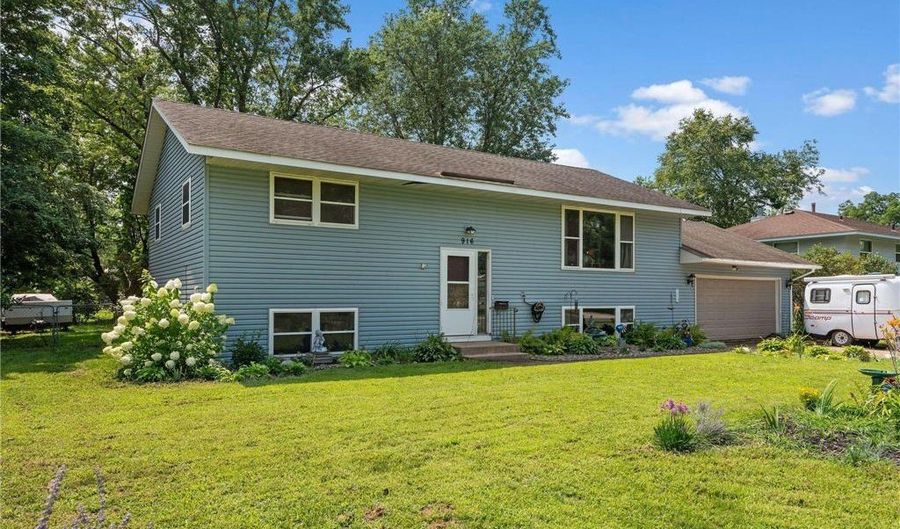 916 Adams St, Anoka, MN 55303 - 4 Beds, 3 Bath