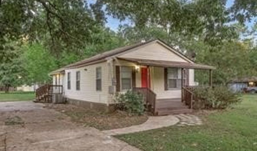 814 Lee St, Benton, LA 71006 - 3 Beds, 2 Bath