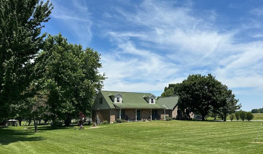 18555 Days Way Ln, Aurora, IN 47001 - 5 Beds, 4 Bath