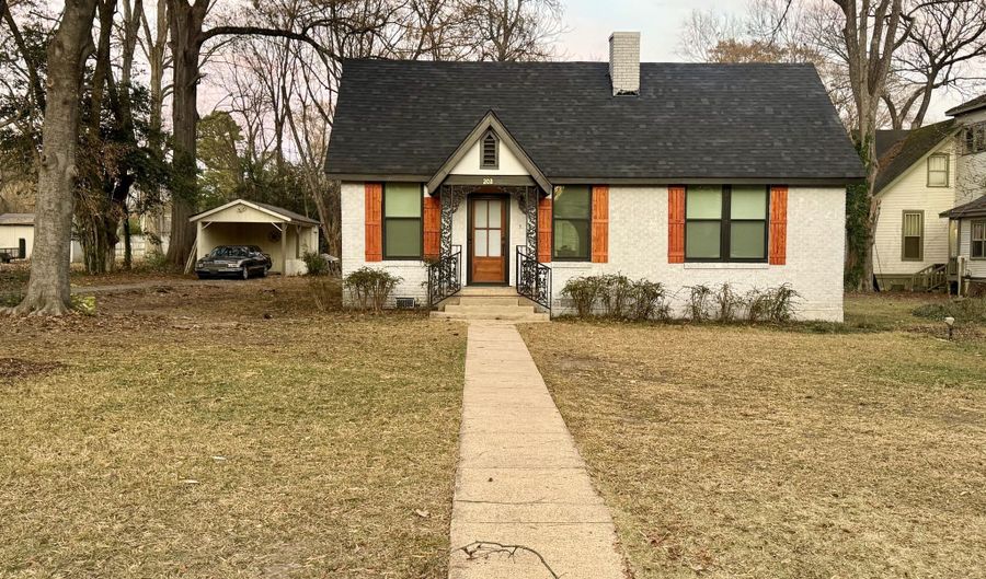 202 Panola Ave, Batesville, MS 38606 - 3 Beds, 2 Bath