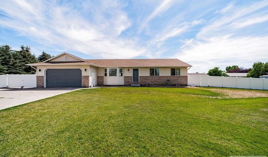 4338 E Mirinda Ln, Ammon, ID 83406 - 5 Beds, 3 Bath