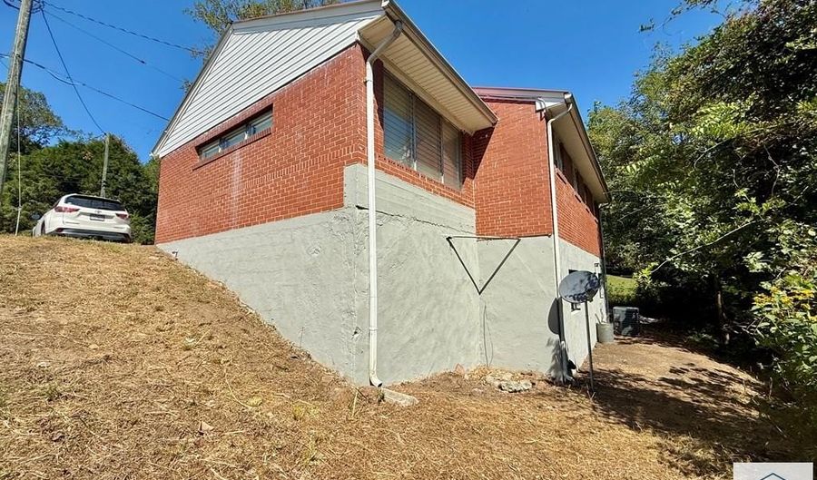 320 Franklin Heights Rd, Bassett, VA 24055 - 3 Beds, 1 Bath