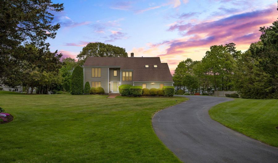 376 Flint St, Barnstable, MA 02630 - 3 Beds, 3 Bath