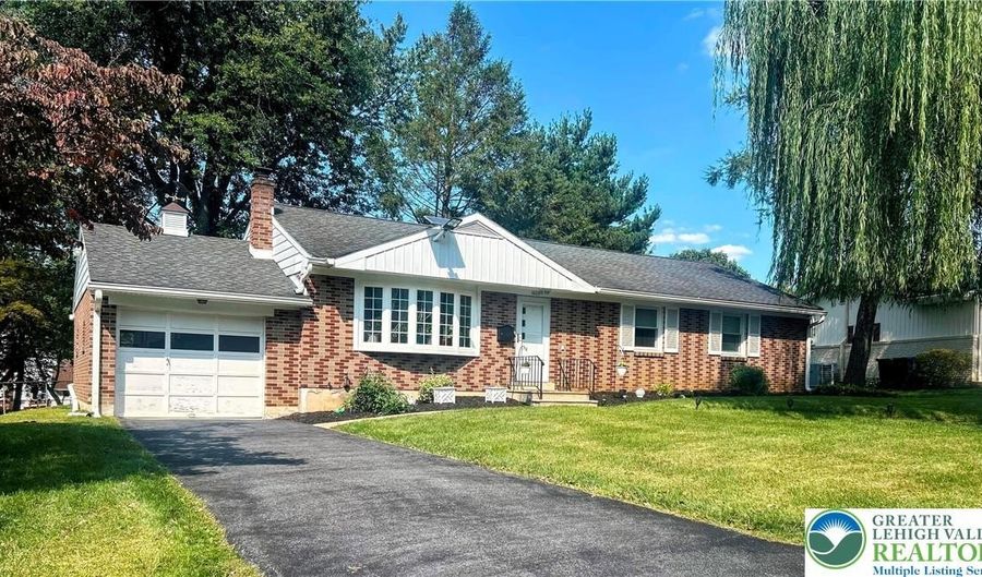 1009 Debbie Ln, Allentown, PA 18103 - 4 Beds, 3 Bath