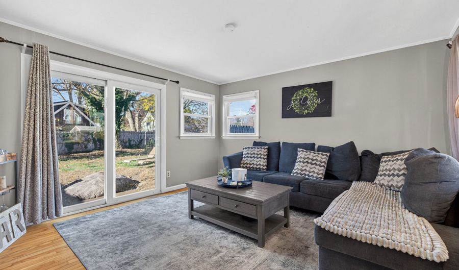 5 Robin Ln, Clinton, CT 06413 - 3 Beds, 1 Bath