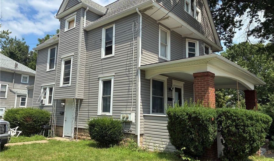 699 W Exchange St, Akron, OH 44302 - 3 Beds, 2 Bath