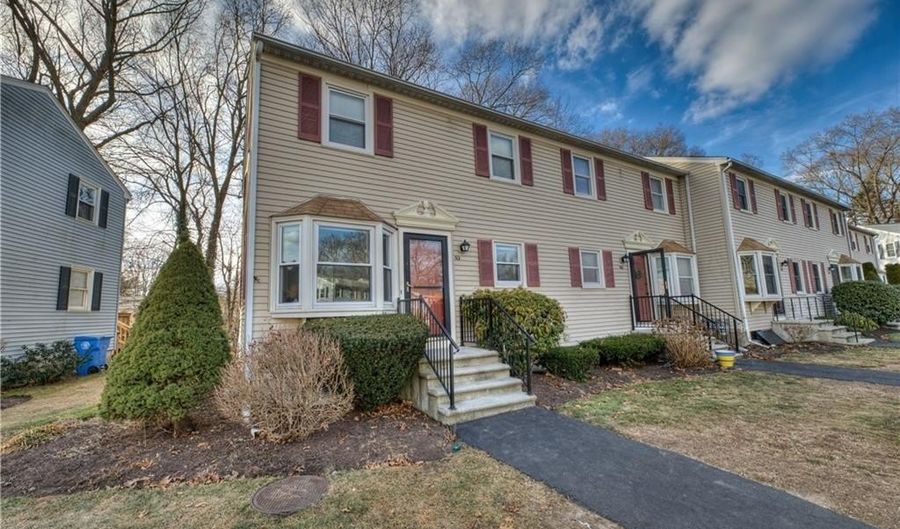 501 Woodhaven Ct 501, Cranston, RI 02920 - 2 Beds, 2 Bath