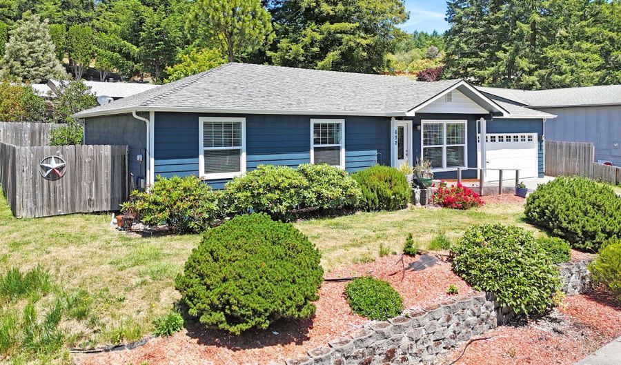 632 MEADOW Ln, Brookings, OR 97415 - 3 Beds, 2 Bath