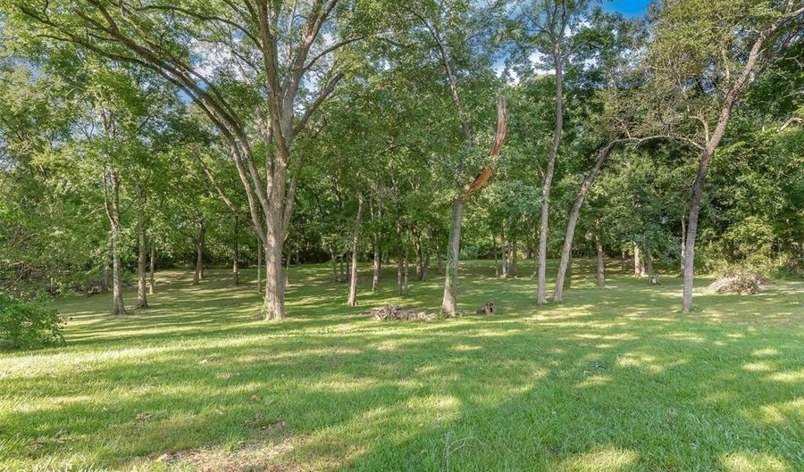 222 Country Club Dr, Benton, LA 71006 - 4 Beds, 2 Bath