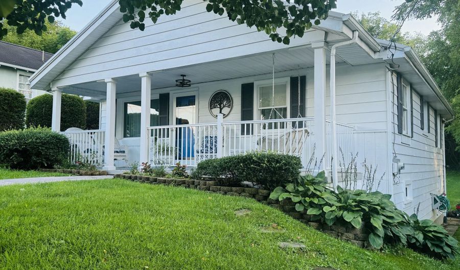 213 Campbell St, Abingdon, VA 24210 - 3 Beds, 2 Bath
