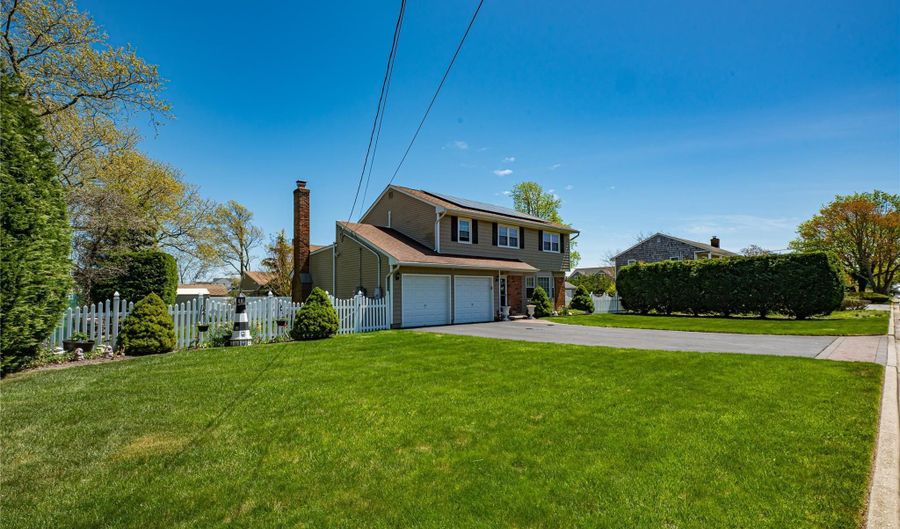 20 Bayview Rd, Amityville, NY 11701 - 4 Beds, 3 Bath