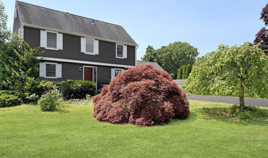 111 Daisy Cir, Bristol, CT 06010 - 2 Beds, 3 Bath
